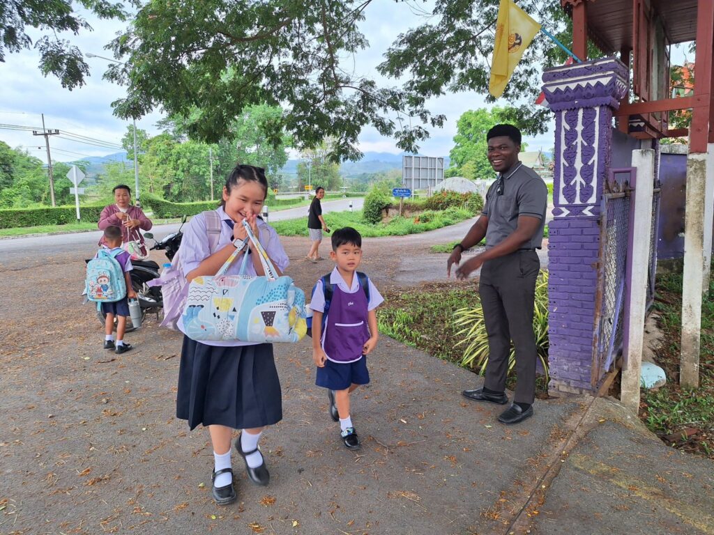 Back to school 2569