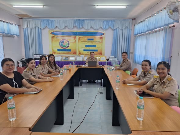 ประชุมครูวิชาการกลุ่มอำเภอบ้านหลวง  เพื่อเป็นการเตรียมความพร้อมการจัดการแข่งขันกิจกรรมรักษ์ภาษาไทย