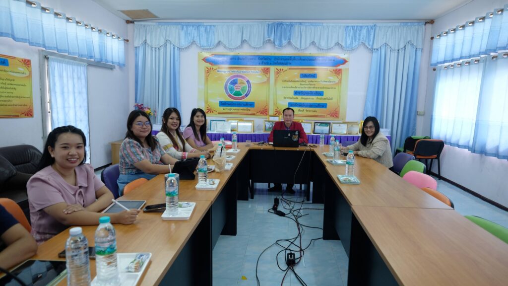 ประชุมครูวิชาการเพื่อหารือดำเนินการจัดกิจกรรมรักษ์ภาษาไทย